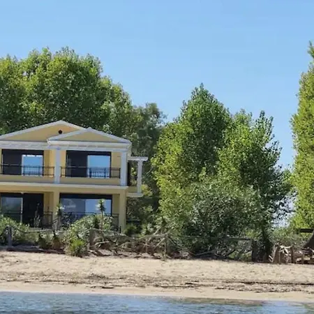 Vila Sunbreeze-beachfront Luxury 5 Bed 4 Bath-sleeps 10