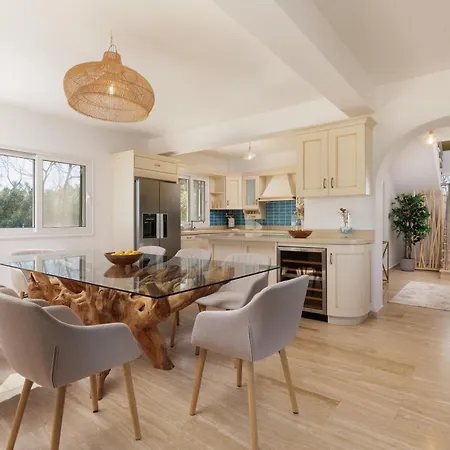 Sunbreeze-beachfront Luxury 5 Bed 4 Bath-sleeps 10 Villa *