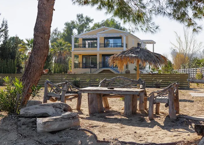 Sunbreeze-beachfront Luxury 5 Bed 4 Bath-sleeps 10 Villa *