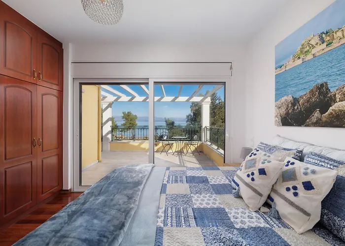 Villa Sunbreeze-beachfront Luxury 5 Bed 4 Bath-sleeps 10 Potamion