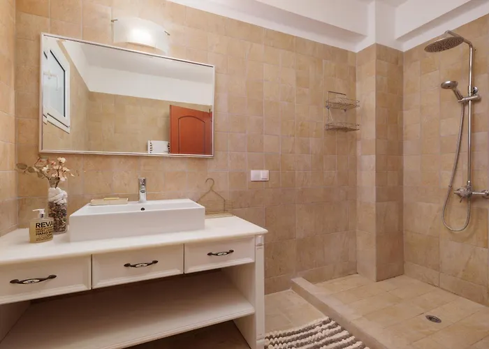 Sunbreeze-beachfront Luxury 5 Bed 4 Bath-sleeps 10