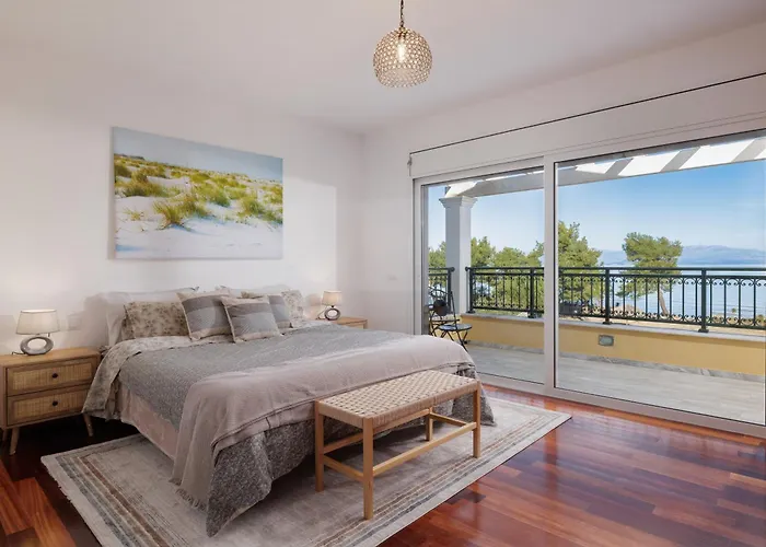 Sunbreeze-beachfront Luxury 5 Bed 4 Bath-sleeps 10 Villa *