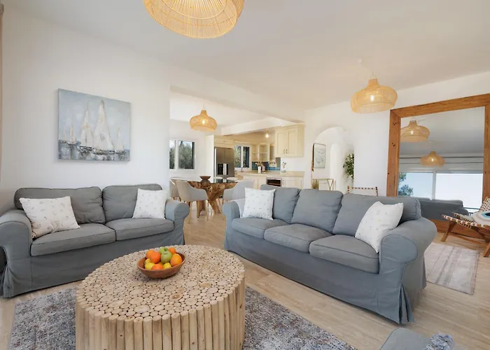 Villa Sunbreeze-beachfront Luxury 5 Bed 4 Bath-sleeps 10 *