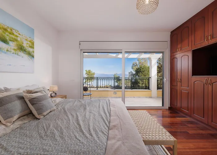 Villa Sunbreeze-beachfront Luxury 5 Bed 4 Bath-sleeps 10