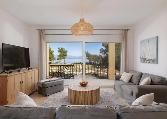 Villa Sunbreeze-beachfront Luxury 5 Bed 4 Bath-sleeps 10 *