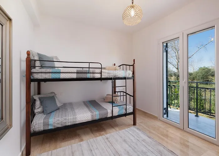 Villa Sunbreeze-beachfront Luxury 5 Bed 4 Bath-sleeps 10 *
