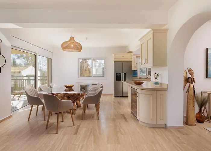Sunbreeze-beachfront Luxury 5 Bed 4 Bath-sleeps 10 * Potamion