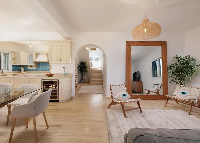 Sunbreeze-beachfront Luxury 5 Bed 4 Bath-sleeps 10