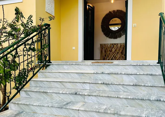 Villa Sunbreeze-beachfront Luxury 5 Bed 4 Bath-sleeps 10 Potamion