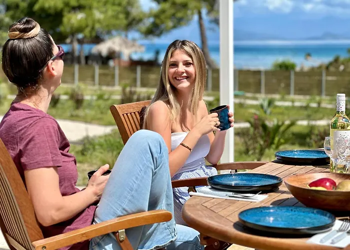 Sunbreeze-beachfront Luxury 5 Bed 4 Bath-sleeps 10 Villa