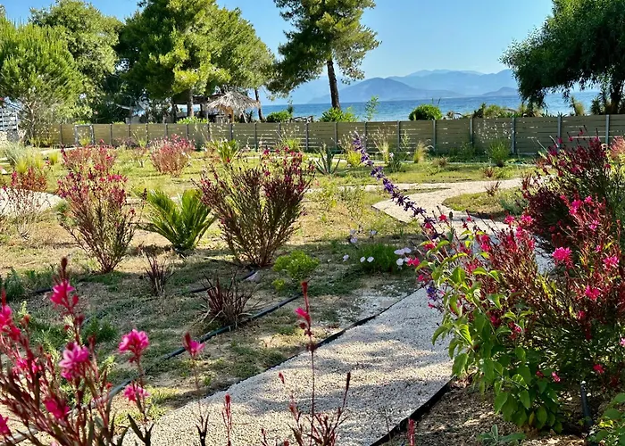 Sunbreeze-beachfront Luxury 5 Bed 4 Bath-sleeps 10 Villa Potamion