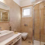 Sunbreeze-beachfront Luxury 5 Bed 4 Bath-sleeps 10