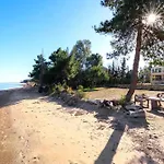 Sunbreeze-beachfront Luxury 5 Bed 4 Bath-sleeps 10 Potamion