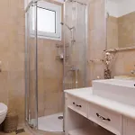 Sunbreeze-beachfront Luxury 5 Bed 4 Bath-sleeps 10 فيلة