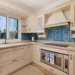 Villa Sunbreeze-beachfront Luxury 5 Bed 4 Bath-sleeps 10 Potamion