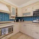 Sunbreeze-beachfront Luxury 5 Bed 4 Bath-sleeps 10