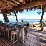 Sunbreeze-beachfront Luxury 5 Bed 4 Bath-sleeps 10