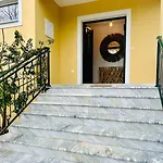 Sunbreeze-beachfront Luxury 5 Bed 4 Bath-sleeps 10 Villa *