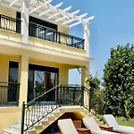 Sunbreeze-beachfront Luxury 5 Bed 4 Bath-sleeps 10 * Potamion