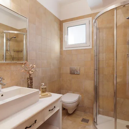 Sunbreeze-beachfront Luxury 5 Bed 4 Bath-sleeps 10