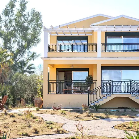 Sunbreeze-beachfront Luxury 5 Bed 4 Bath-sleeps 10 Potamion