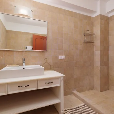 Sunbreeze-beachfront Luxury 5 Bed 4 Bath-sleeps 10