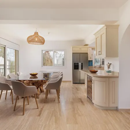 Sunbreeze-beachfront Luxury 5 Bed 4 Bath-sleeps 10 * Potamion