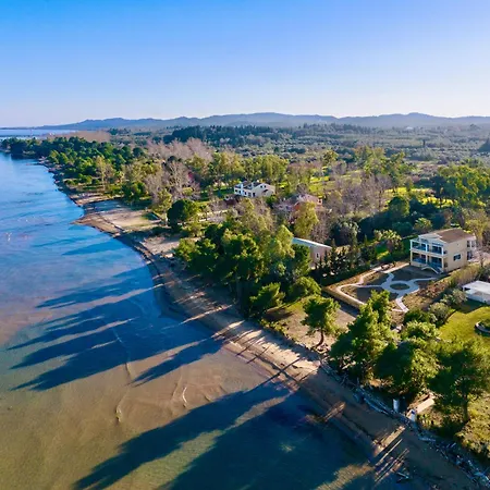 Sunbreeze-beachfront Luxury 5 Bed 4 Bath-sleeps 10 Villa Potamion