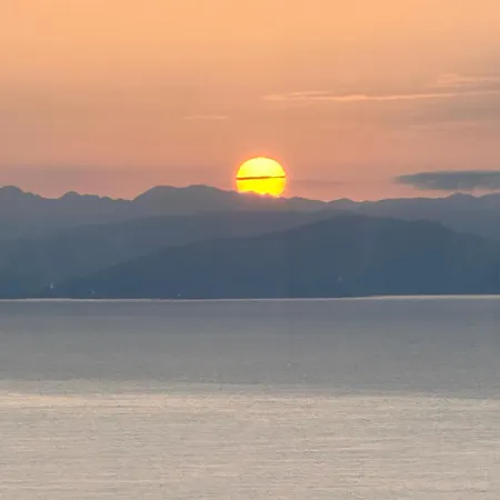 Sunbreeze-beachfront Luxury 5 Bed 4 Bath-sleeps 10 Villa