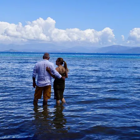 Sunbreeze-beachfront Luxury 5 Bed 4 Bath-sleeps 10 Potamion