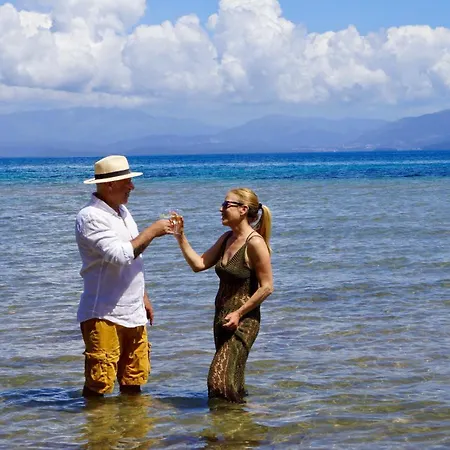 Villa Sunbreeze-beachfront Luxury 5 Bed 4 Bath-sleeps 10