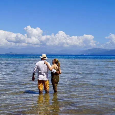 Villa Sunbreeze-beachfront Luxury 5 Bed 4 Bath-sleeps 10 Potamion