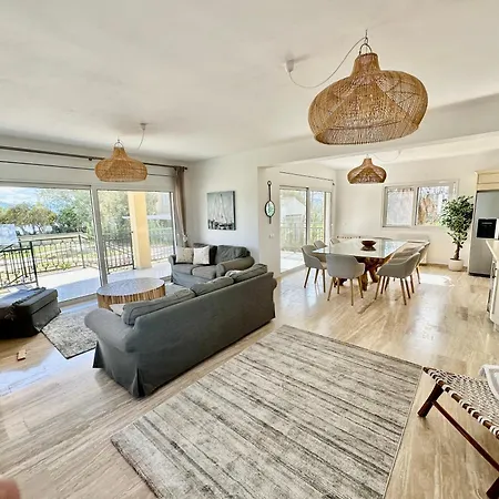 Sunbreeze-beachfront Luxury 5 Bed 4 Bath-sleeps 10 Villa