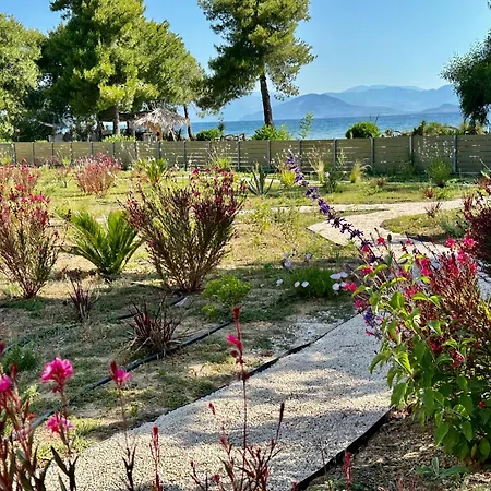 Sunbreeze-beachfront Luxury 5 Bed 4 Bath-sleeps 10 Villa Potamion