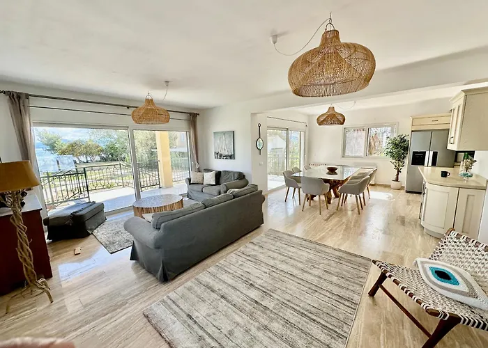 Sunbreeze-beachfront Luxury 5 Bed 4 Bath-sleeps 10 Βίλα