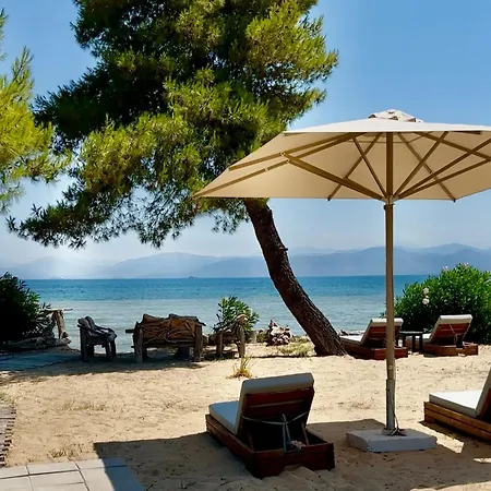 Sunbreeze-beachfront Luxury 5 Bed 4 Bath-sleeps 10 Villa Potamion